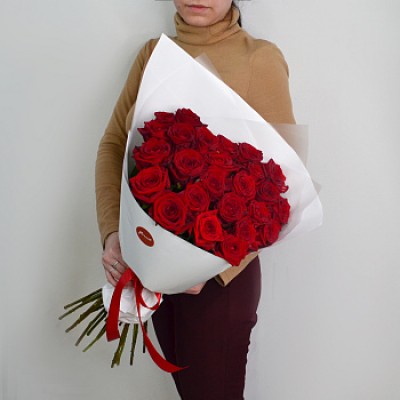 Букет из 25 красных роз 60см (Местная)