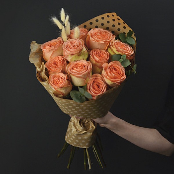 Букет пионовидных роз Country Home и эвкалипт S