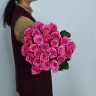 Букет из 25 ярко-розовых роз 60см (Местная)