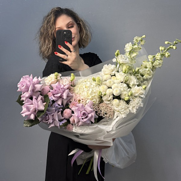 Сборный букет в лиловых оттенках