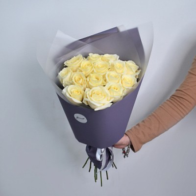 Букет из 15 белых роз 60см (Местная)