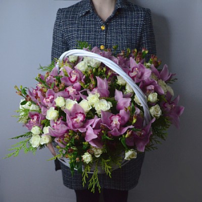 Корзина с орхидеей