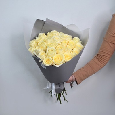 Букет из 25 белых роз 60см (Местная)