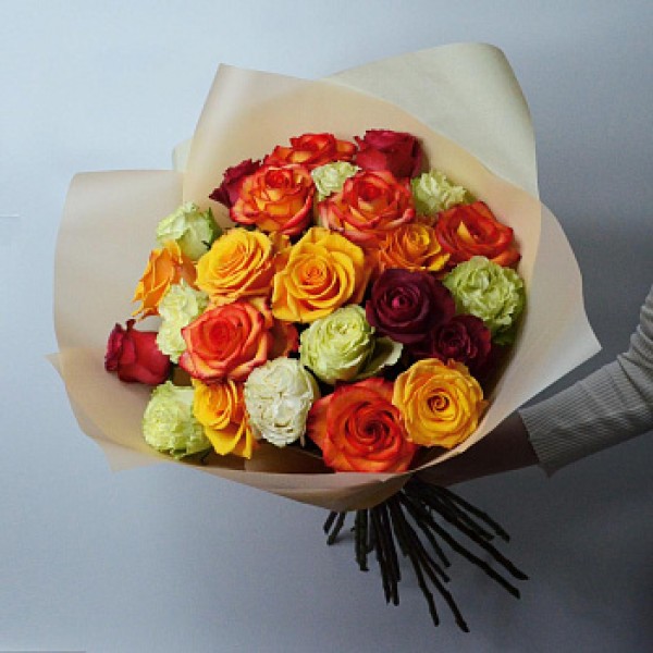 Букет из 25 роз в теплых тонах