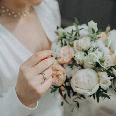 Полевой свадебный букет невесты с пионом #3