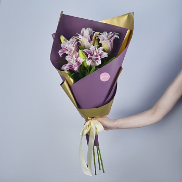 Букет из 5 лилий
