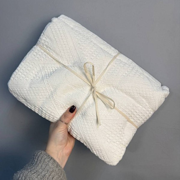 Фактурный белый плед