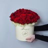 Букет в шляпной коробке из 25 красных роз