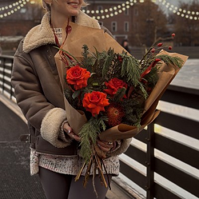 Алый зимний букет