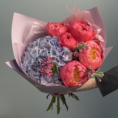 Сборный букет гортензий и пионов Emily