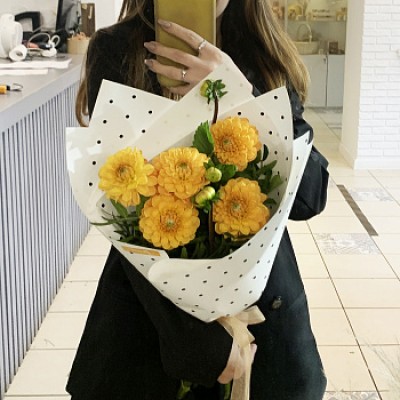 Букет из 5 оранжевых георгинов