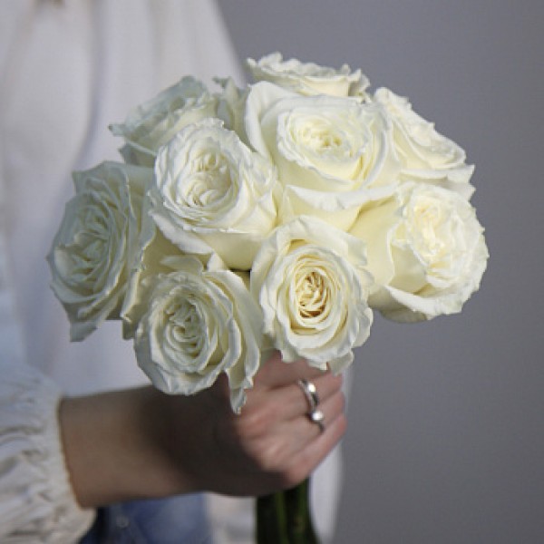 Свадебный букет невесты из 9 роз Playa Blanca