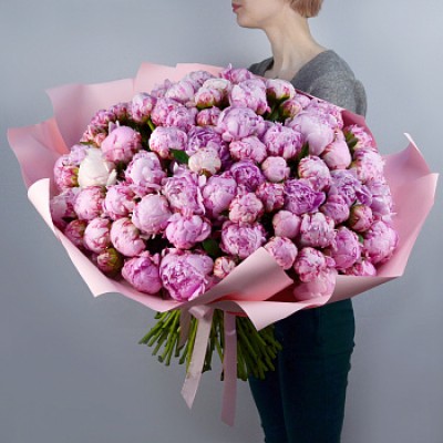 Букет из 101 розового пиона