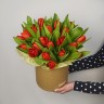 Букет из 25 красных тюльпанов в шляпной коробке