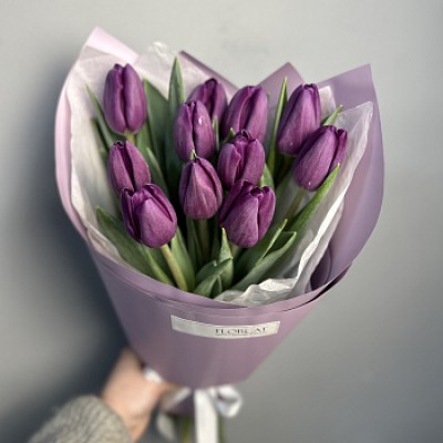 Букет из 11 фиолетовых тюльпанов