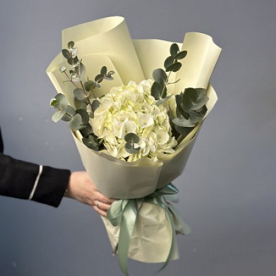 Букет белой гортензии