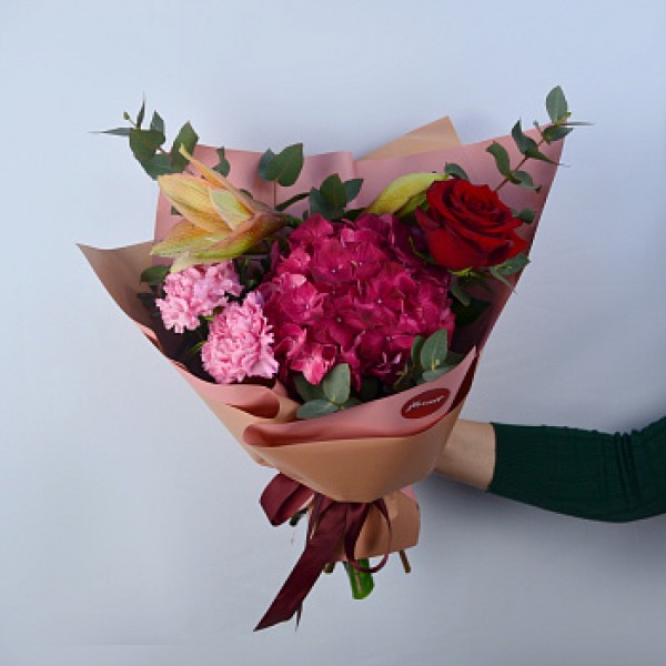 Сборный букет Бордовый с гортензией