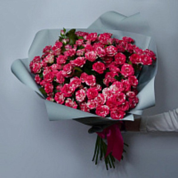 Букет из 25 кустовых роз Fireworks