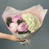 Букет гортензии и пионов Strawberry Cream