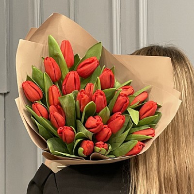 Букет из 25 красных тюльпанов