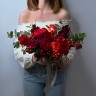 Красный раскидистый свадебный букет невесты